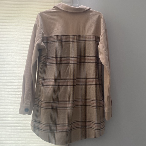 Long two tone material Shacket - Picture 3 of 5